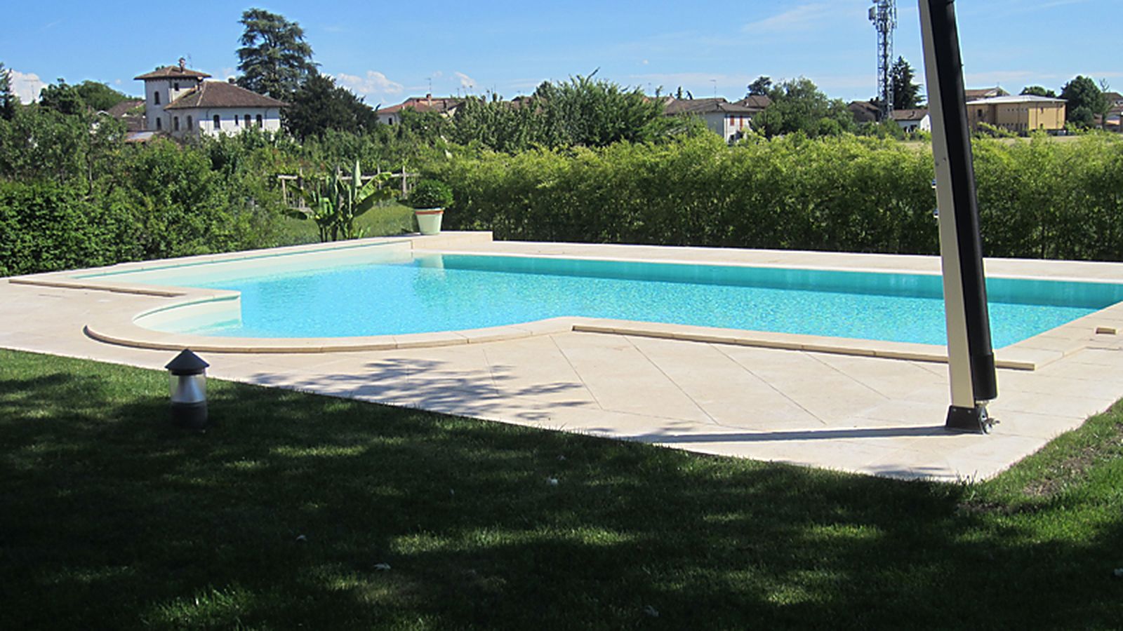 La piscina nel verde